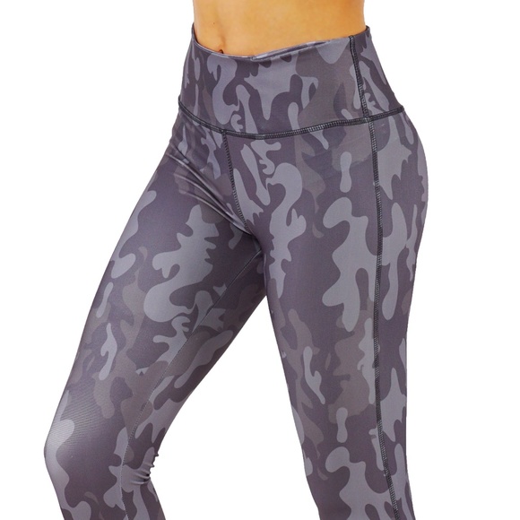 Fit Division Pants - Camouflage Yoga leggings capri V shaped back